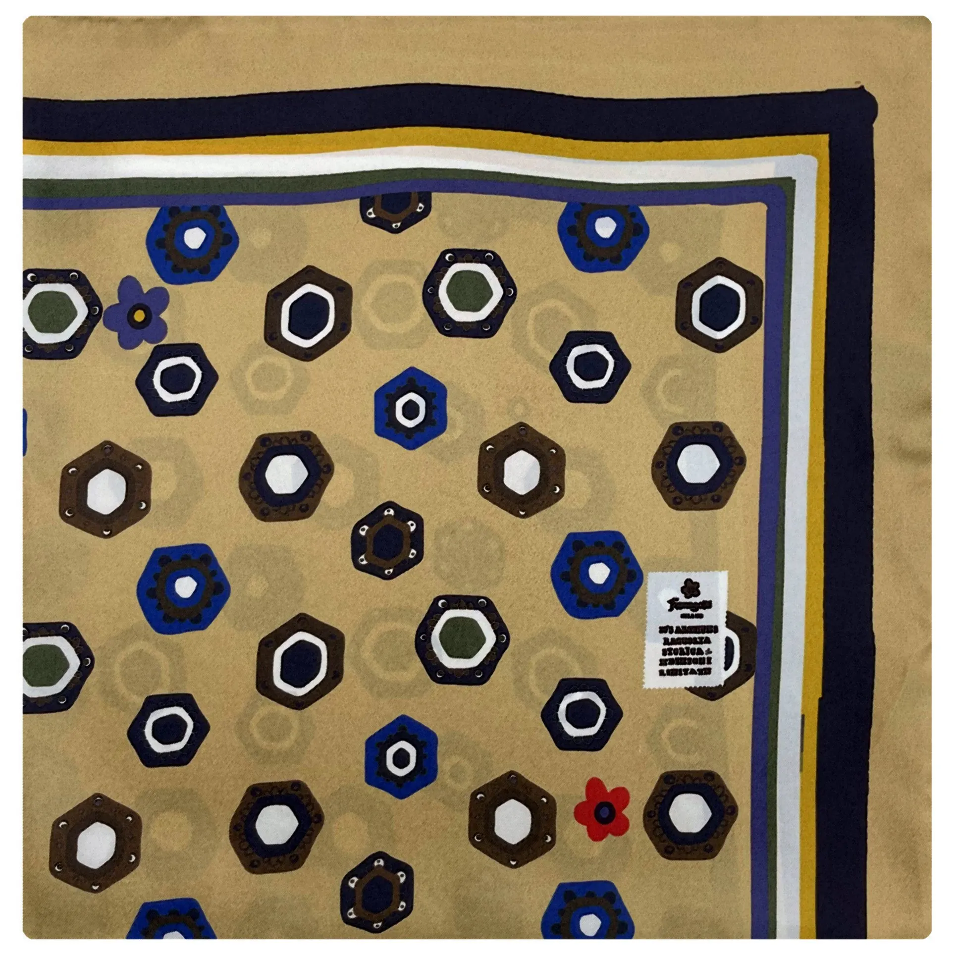 Beige printed diamonds neckerchief
